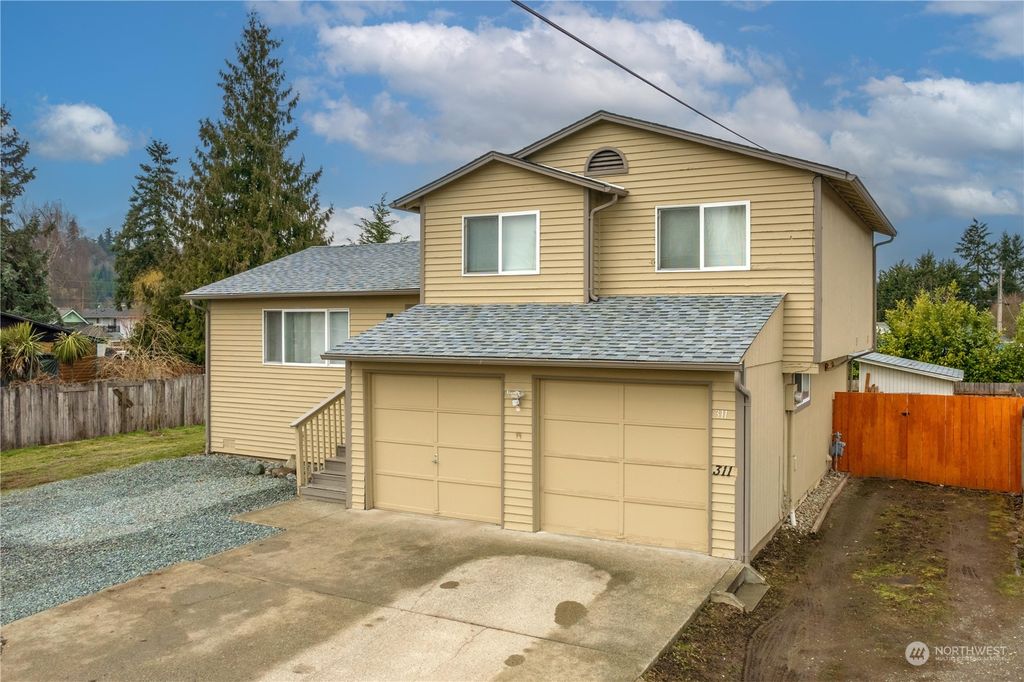 Photo of 311 N 8th Avenue N, Algona, WA 98001 (MLS # 2043419)
