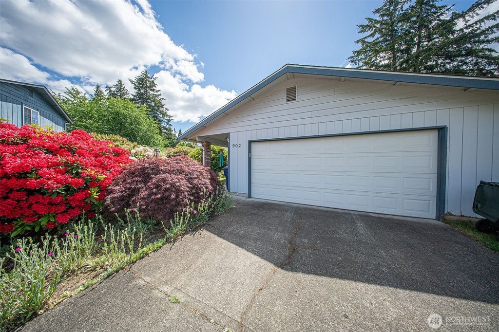 Photo of 902 195th Street Ct E, Spanaway, WA 98387 (MLS # 2536461)