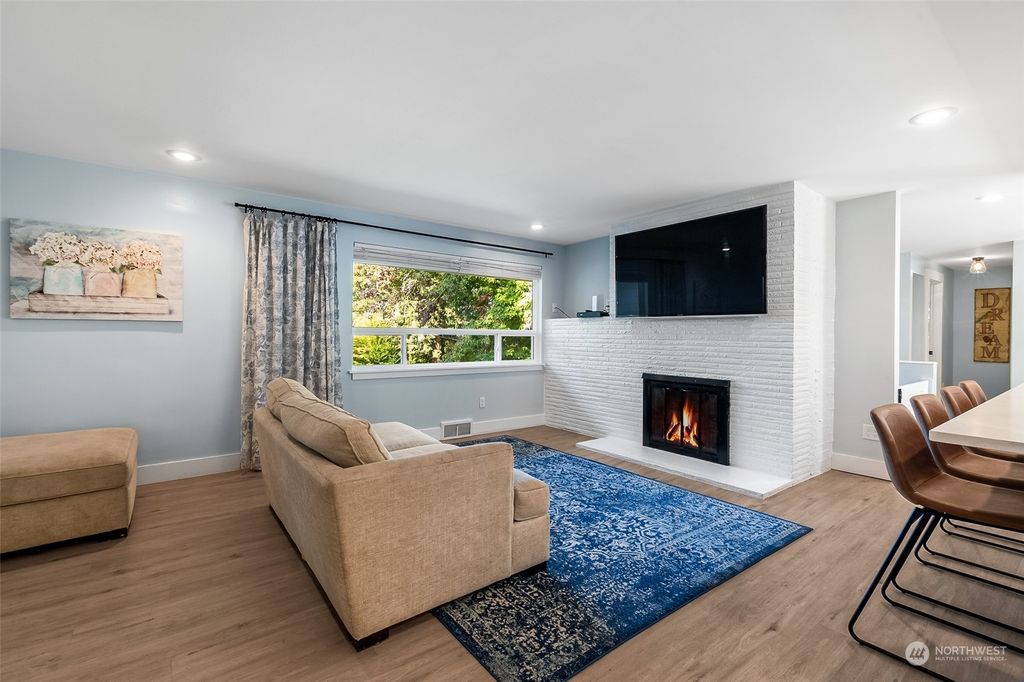 Photo of 18664 Marine View Drive SW, Normandy Park, WA 98166 (MLS # 2002277)