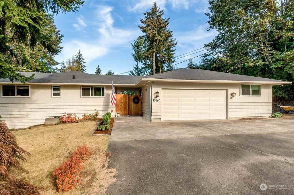 Photo of 18664 Marine View Drive SW, Normandy Park, WA 98166 (MLS # 2002277)