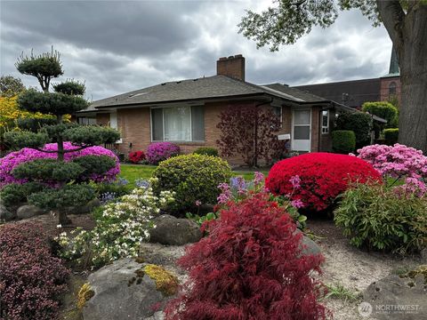 Photo of 220 4th Avenue SW, Puyallup, WA 98371 (MLS # 2466494)