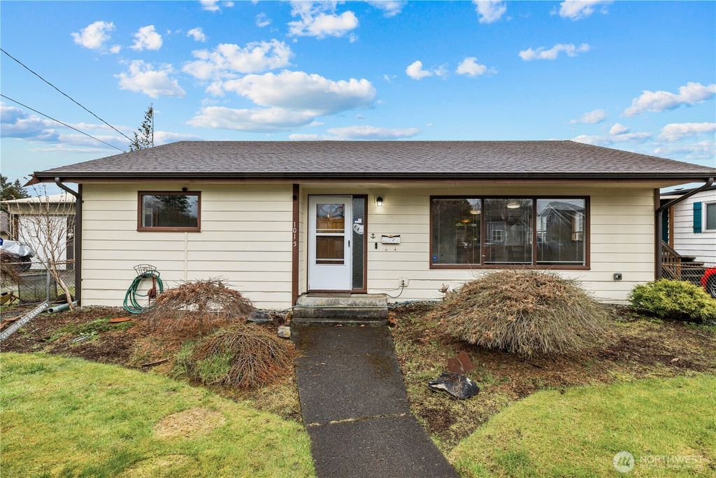 Photo of 1015 W Cushing Street, Aberdeen, WA 98520 (MLS # 2492256)