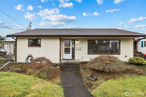Photo of 1015 W Cushing Street, Aberdeen, WA 98520 (MLS # 2492256)