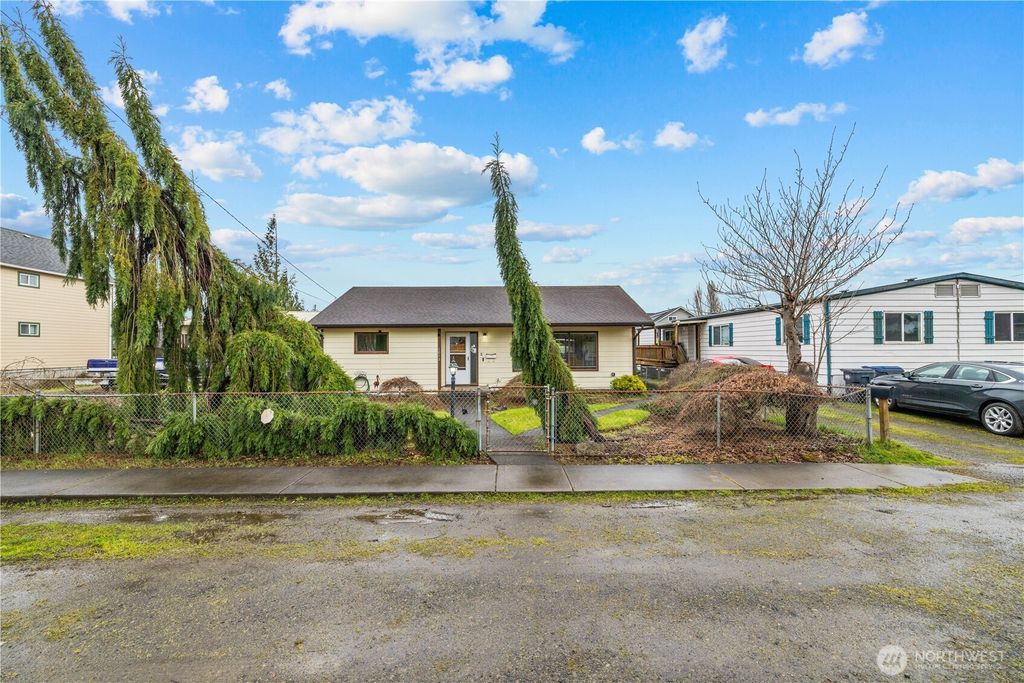 Photo of 1015 W Cushing Street, Aberdeen, WA 98520 (MLS # 2492256)