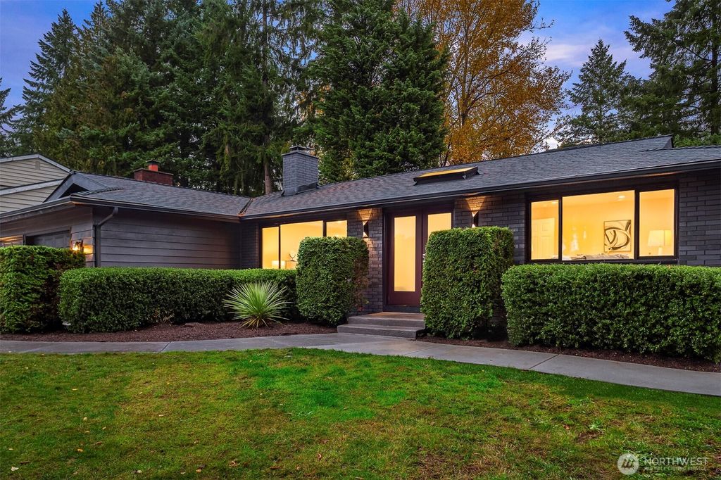 Photo of 6602 129th Place SE, Bellevue, WA 98006 (MLS # 2456311)