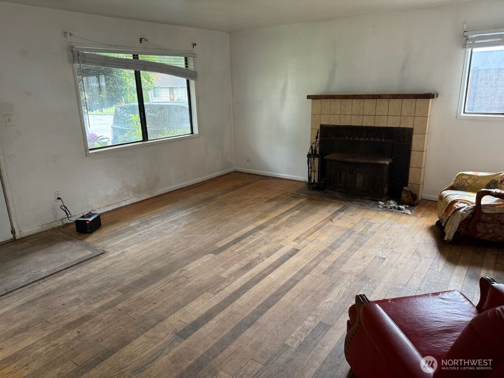 Photo of 3511 SE 6th Street, Renton, WA 98059 (MLS # 2527535)