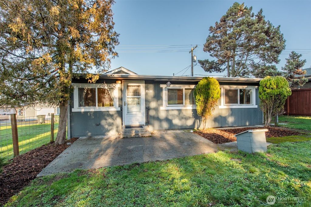 Photo of 1717 W 6th Street, Port Angeles, WA 98363 (MLS # 2469415)