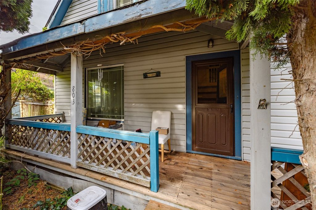 Photo of 803 W Hazel Street, Mount Vernon, WA 98273 (MLS # 2447105)