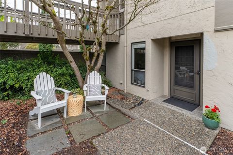 6536 Park Point Lane NE Seattle WA 98115