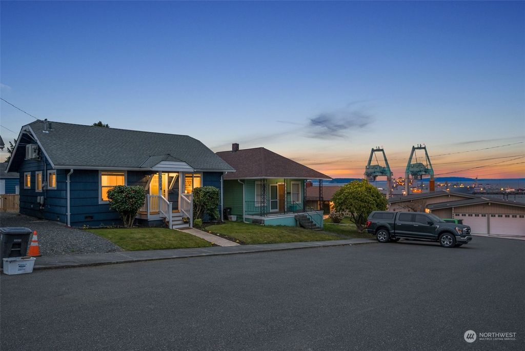Photo of 3104 Tulalip Avenue, Everett, WA 98201 (MLS # 2215193)