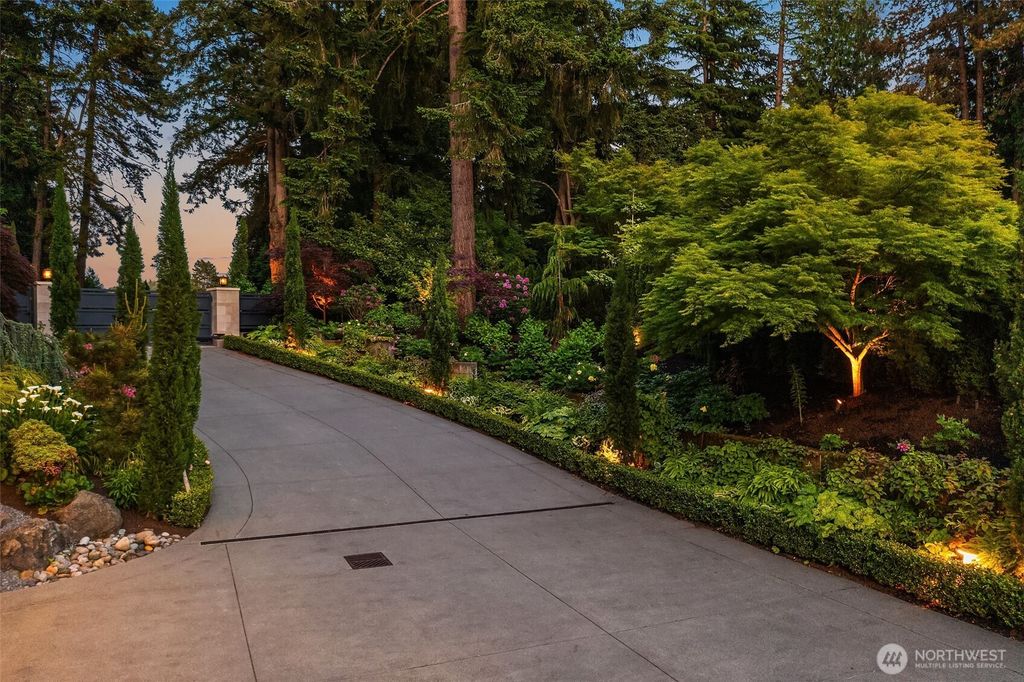 Photo of 3253 Hunts Point Road, Bellevue, WA 98004 (MLS # 2526756)
