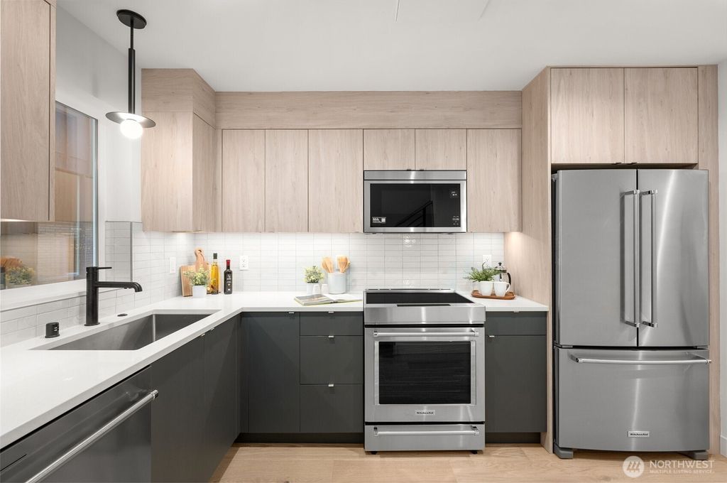 Photo of 222 C 10th Avenue E, Seattle, WA 98102 (MLS # 2437587)