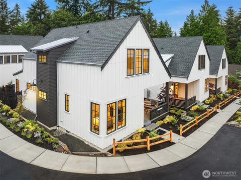 Photo of 2218 NE 125th Street, Seattle, WA 98125 (MLS # 2544434)
