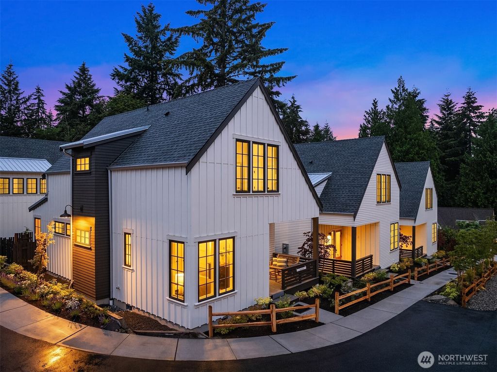 Photo of 2218 NE 125th Street, Seattle, WA 98125 (MLS # 2544434)