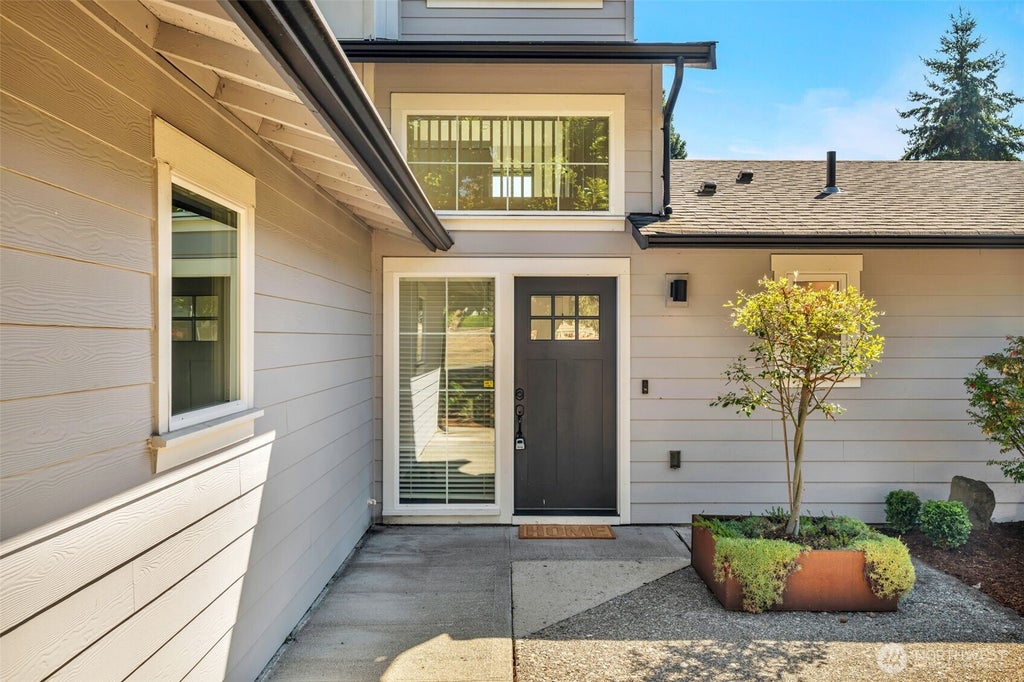 Photo of 1015 S 202nd Street, Des Moines, WA 98198 (MLS # 2578612)