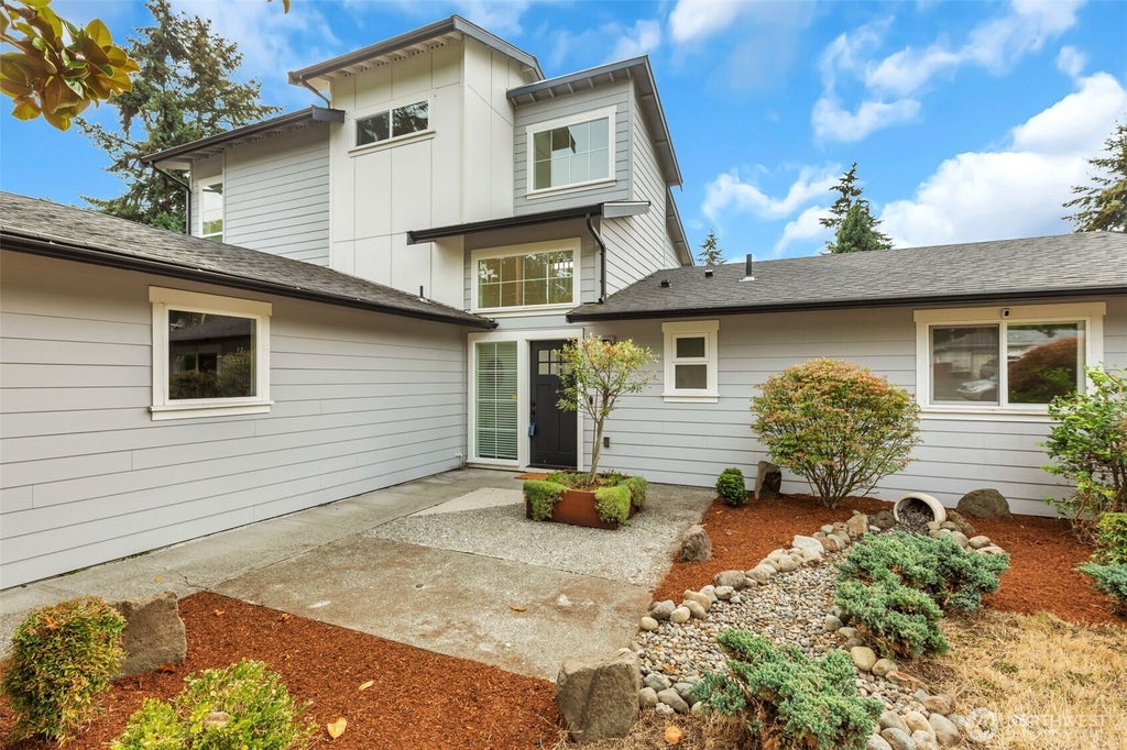 Photo of 1015 S 202nd Street, Des Moines, WA 98198 (MLS # 2578612)