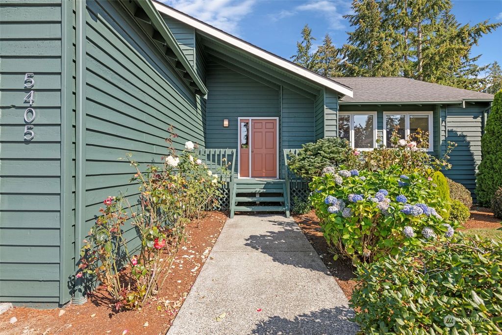 Photo of 5405 169th Place SW, Lynnwood, WA 98037 (MLS # 2282772)