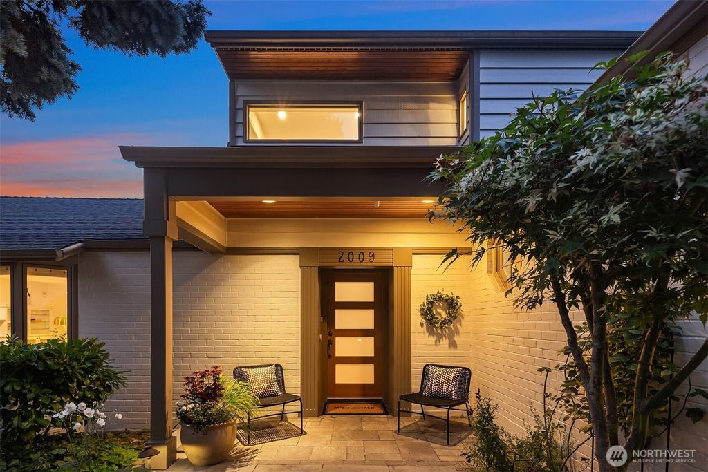 Photo of 2009 30th Avenue W, Seattle, WA 98199 (MLS # 2427428)