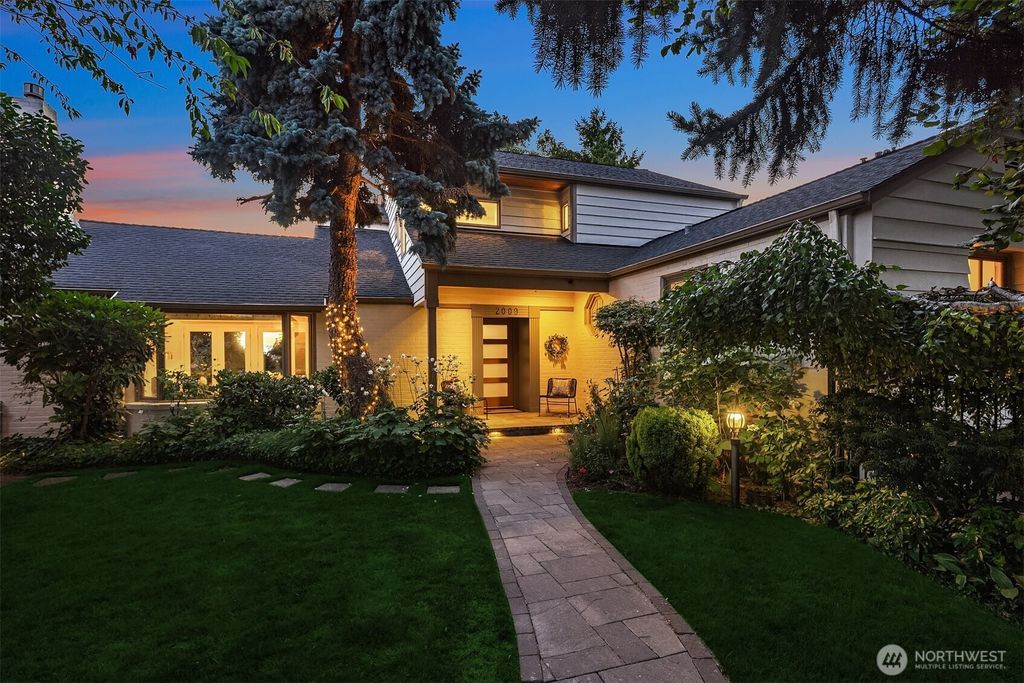 Photo of 2009 30th Avenue W, Seattle, WA 98199 (MLS # 2427428)