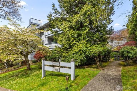7930 SE 34th Street Unit 208, Mercer Island, WA 98040 - MLS#: 2356943