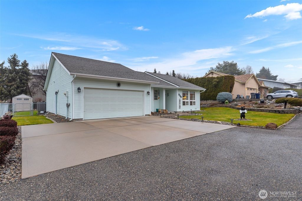 Photo of 539 Rolfs Court, East Wenatchee, WA 98802 (MLS # 2476063)