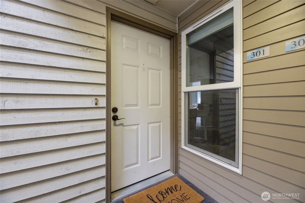 Photo of 210 Mt Park Boulevard SW #F301, Issaquah, WA 98027 (MLS # 2480760)