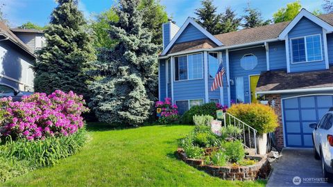 Photo of 2010 8th Street Ct SW, Puyallup, WA 98371 (MLS # 2455372)