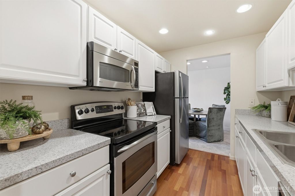 Photo of 2929 76th Avenue SE #410, Mercer Island, WA 98040 (MLS # 2521625)