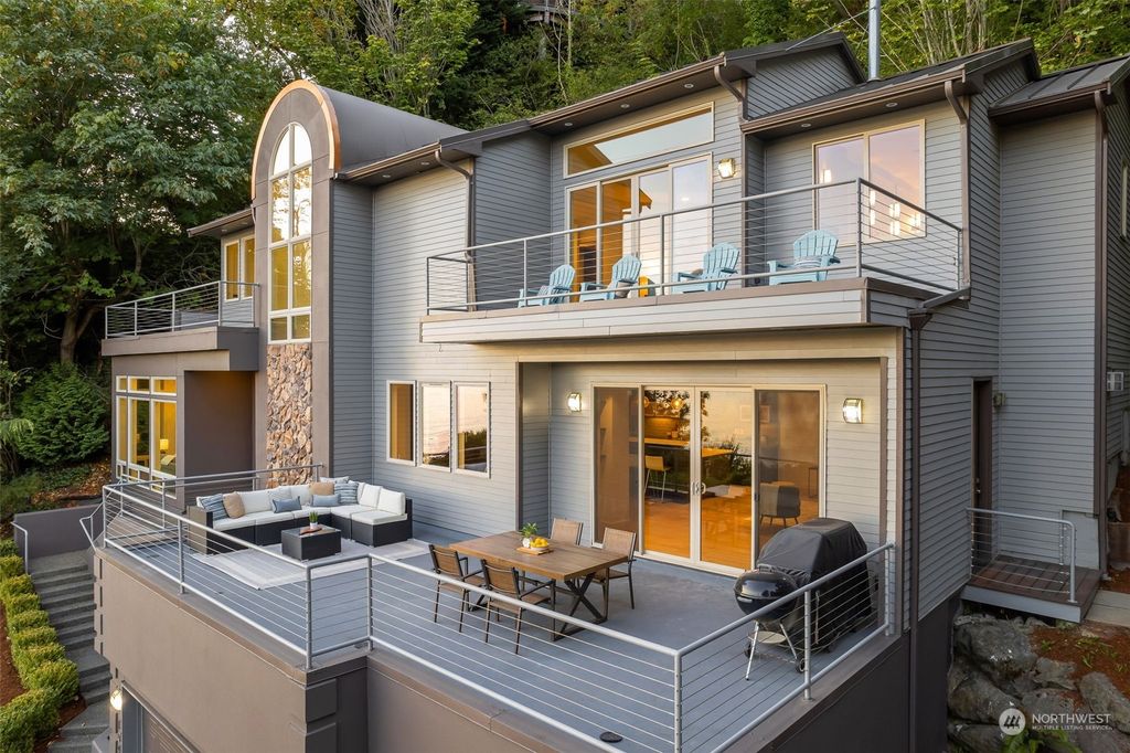Photo of 10416 Maplewood Place SW, Seattle, WA 98146 (MLS # 2271201)