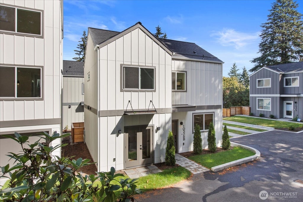 Photo of 10326 B Ashworth Avenue N, Seattle, WA 98133 (MLS # 2565646)