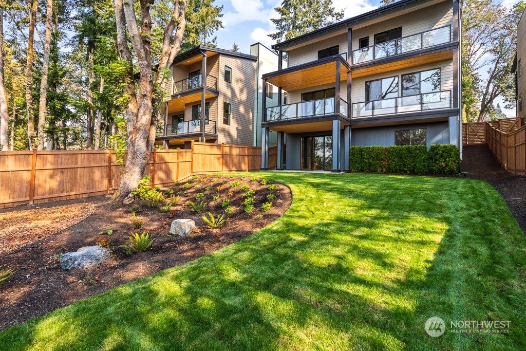 Photo of 11046 SE 60th Lane, Bellevue, WA 98006 (MLS # 1994618)