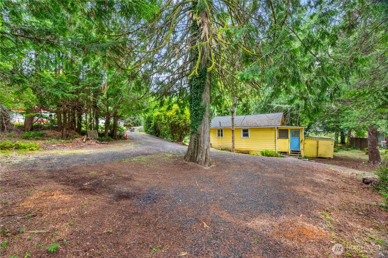 2528 Westwind Drive NW
