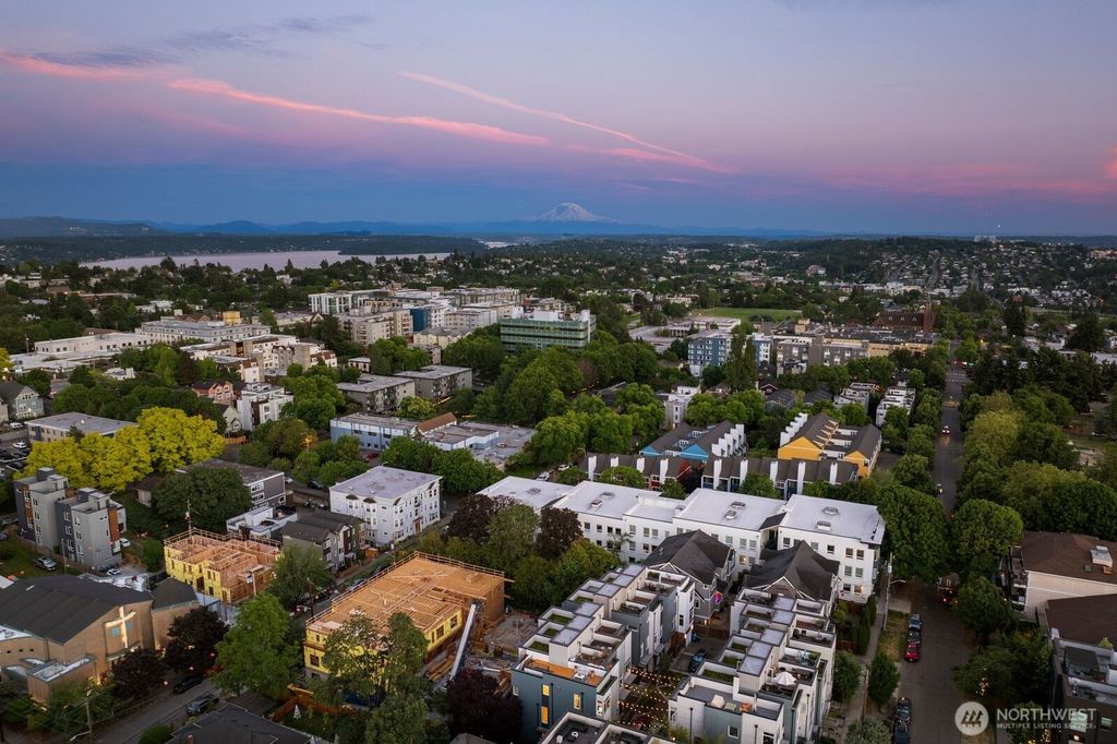 Photo of 124 20th Avenue #B, Seattle, WA 98122 (MLS # 2542144)