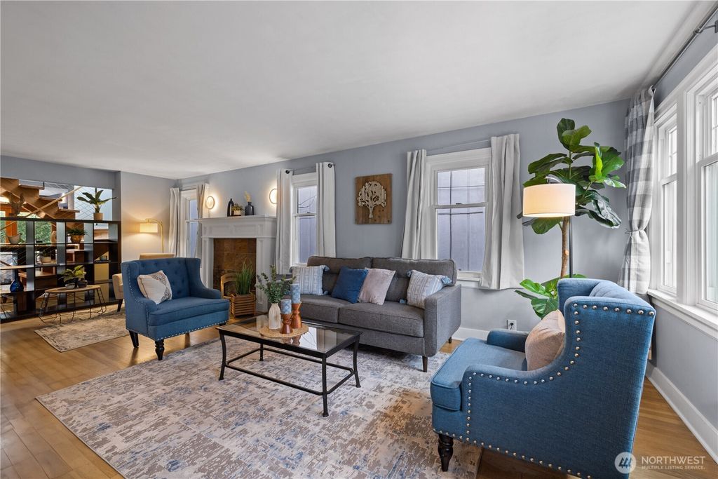 Photo of 5746 37th Avenue NE, Seattle, WA 98105 (MLS # 2382741)