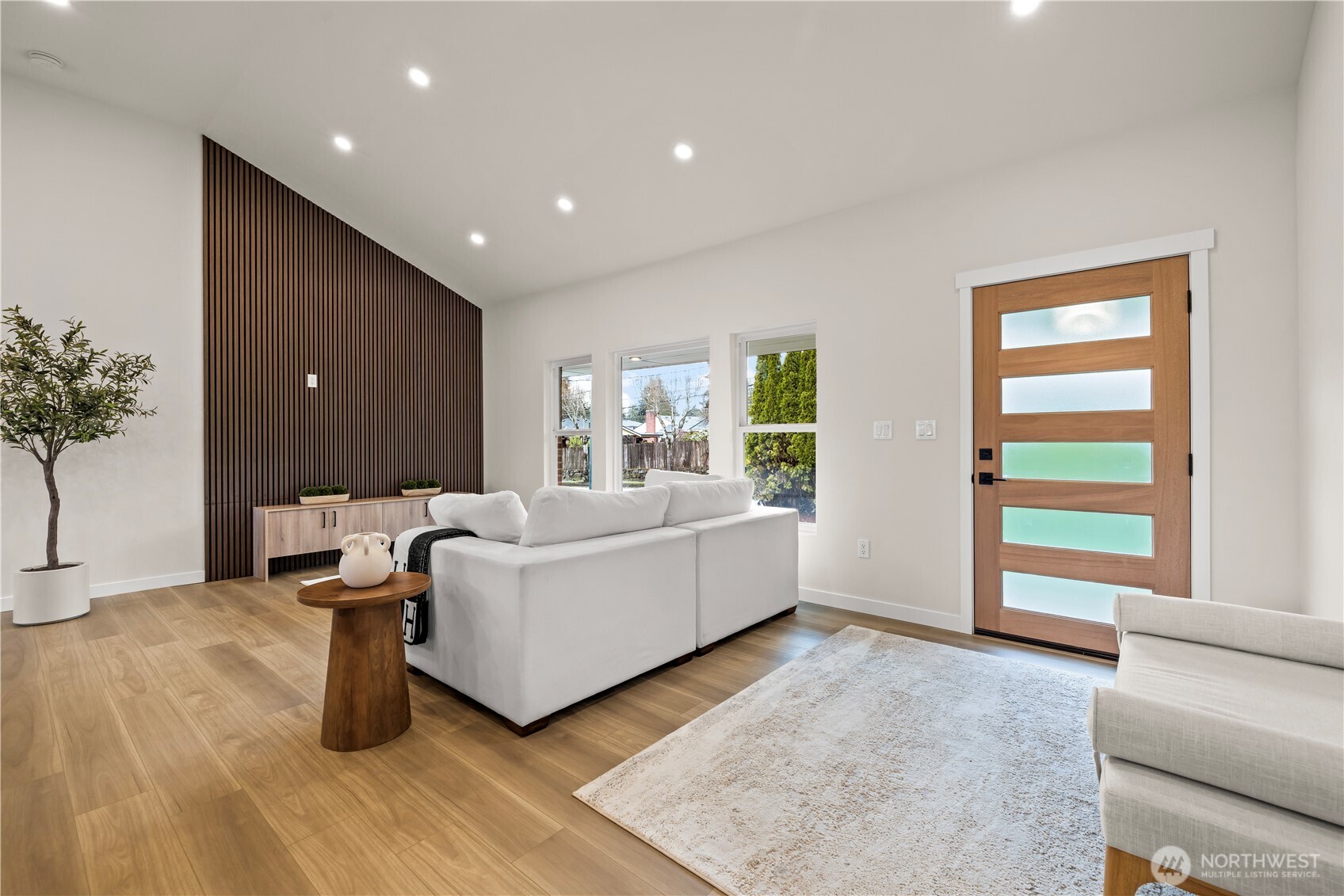 3318 Grandview Drive W