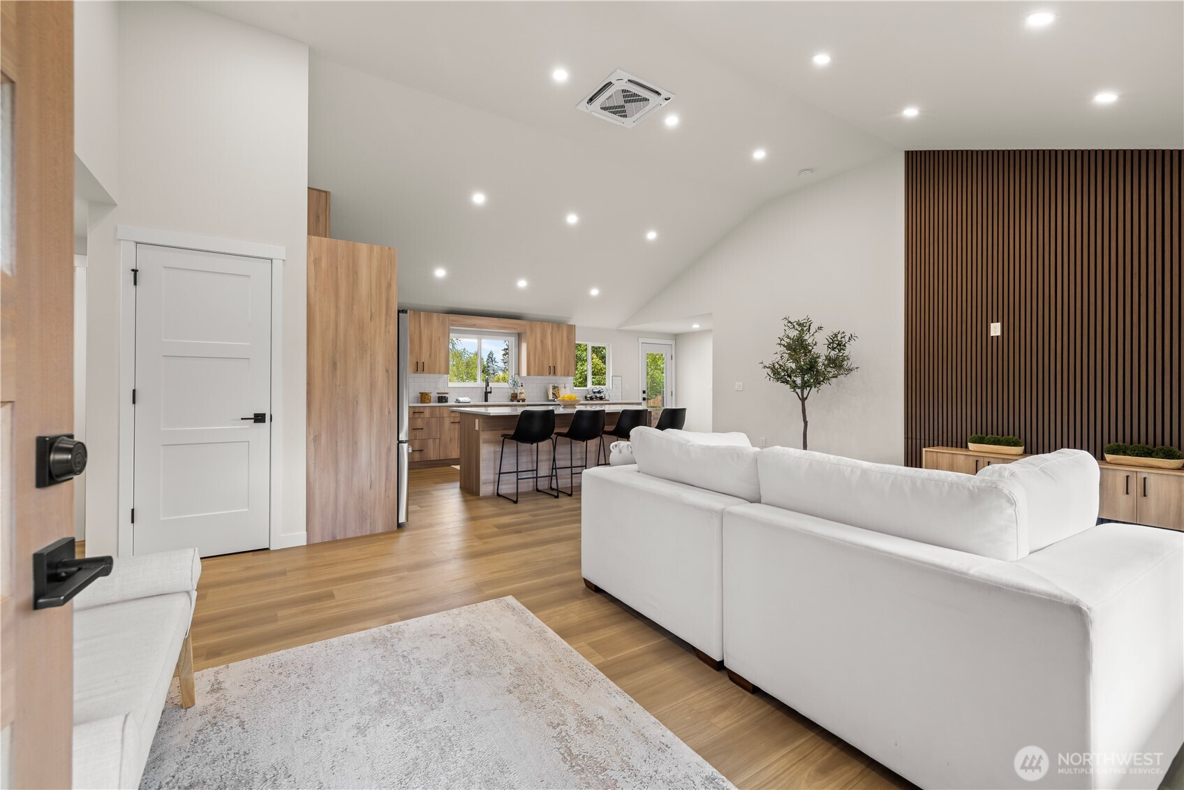 3318 Grandview Drive W