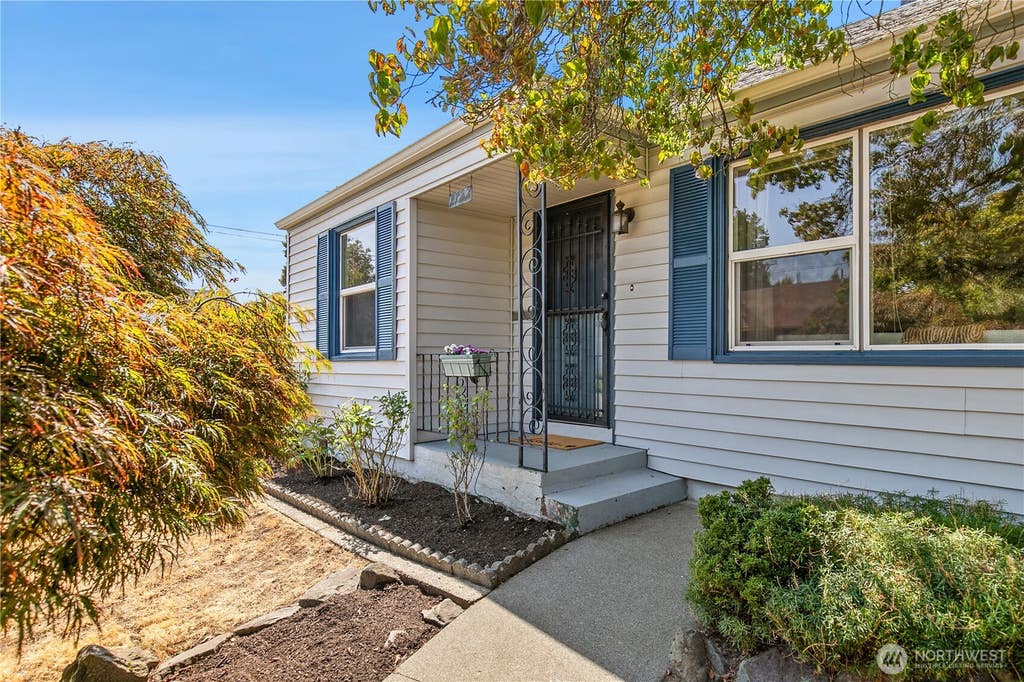 Photo of 2722 N Tyler Street, Tacoma, WA 98407 (MLS # 2570464)