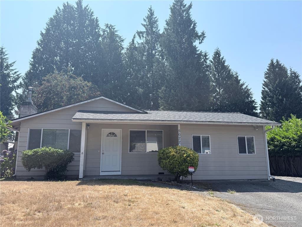 Photo of 5622 202nd Street SW, Lynnwood, WA 98036 (MLS # 2567098)