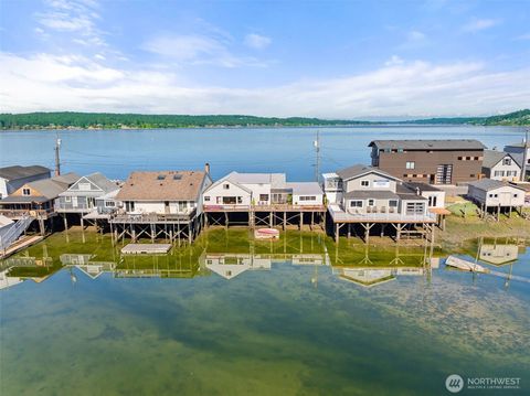 Photo of 2423 Day Island Boulevard W, University Place, WA 98466 (MLS # 2379144)