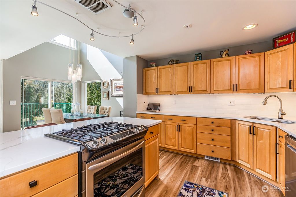 Photo of 389 12 Avenue NW #389, Issaquah, WA 98027 (MLS # 2064413)