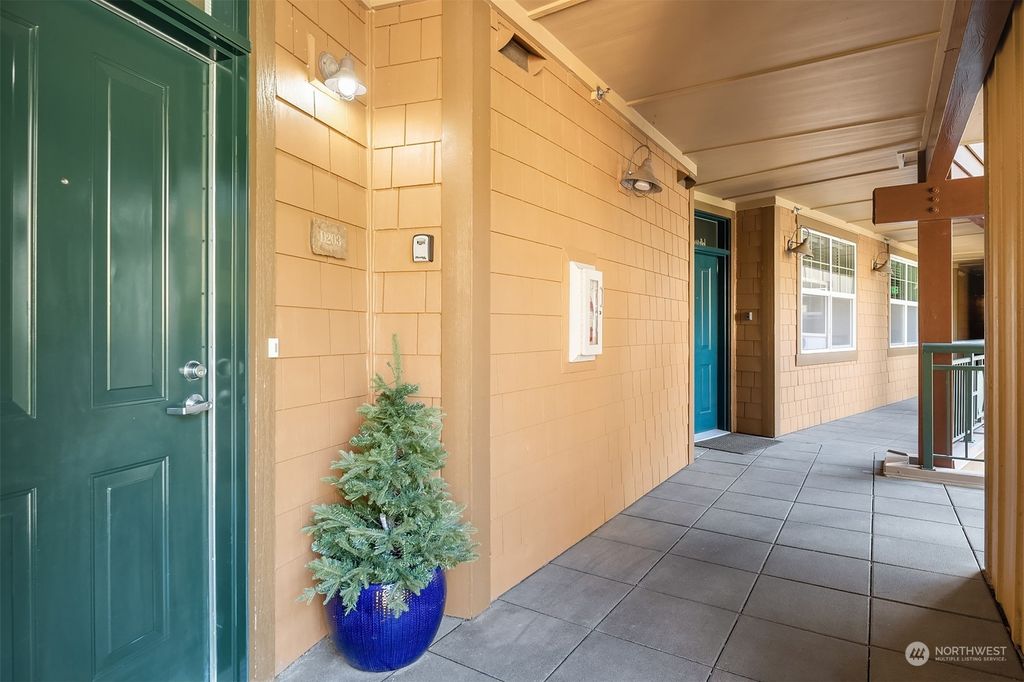 Photo of 1000 Cabin Creek Lane SW #D-203, Issaquah, WA 98027 (MLS # 2158995)