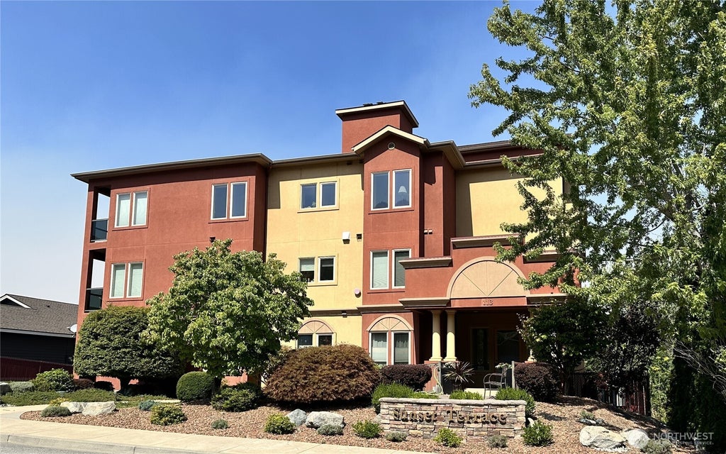 Photo of 113 E Raymond Street #1B, Chelan, WA 98816 (MLS # 2575482)