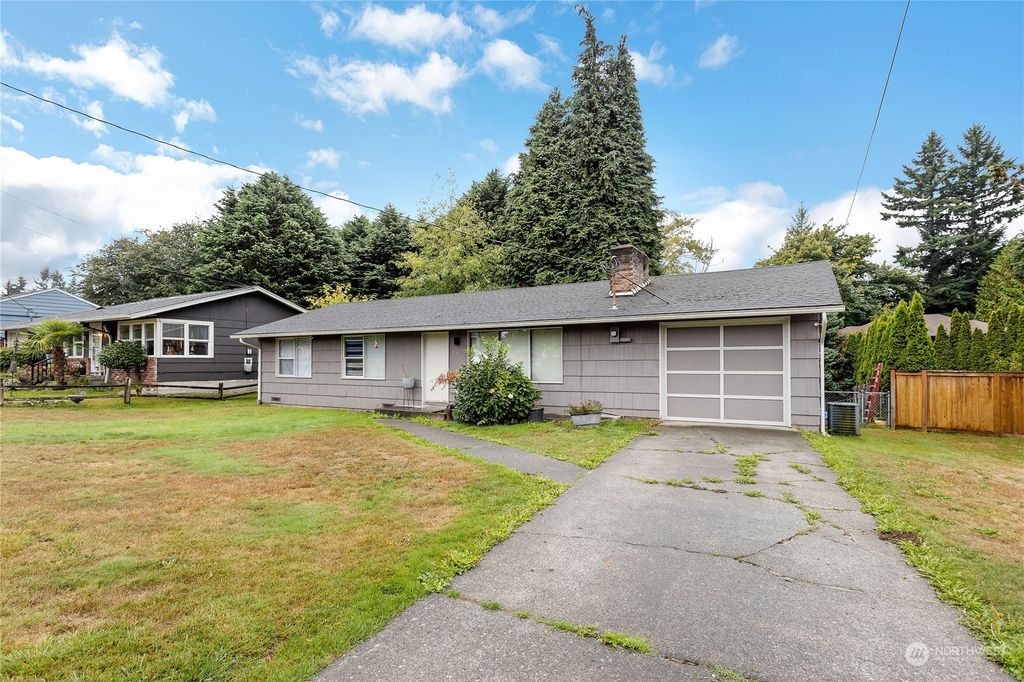 Photo of 4944 Vista Place, Everett, WA 98203 (MLS # 2166916)