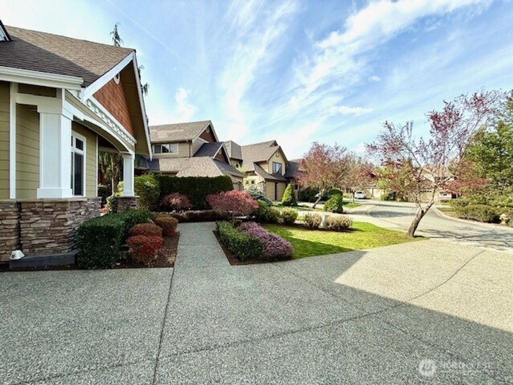 Photo of 23419 NE 10th Place, Sammamish, WA 98074 (MLS # 2514139)