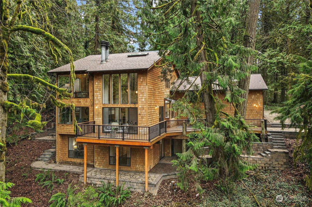 Photo of 13902 240th Avenue SE, Issaquah, WA 98027 (MLS # 2199676)