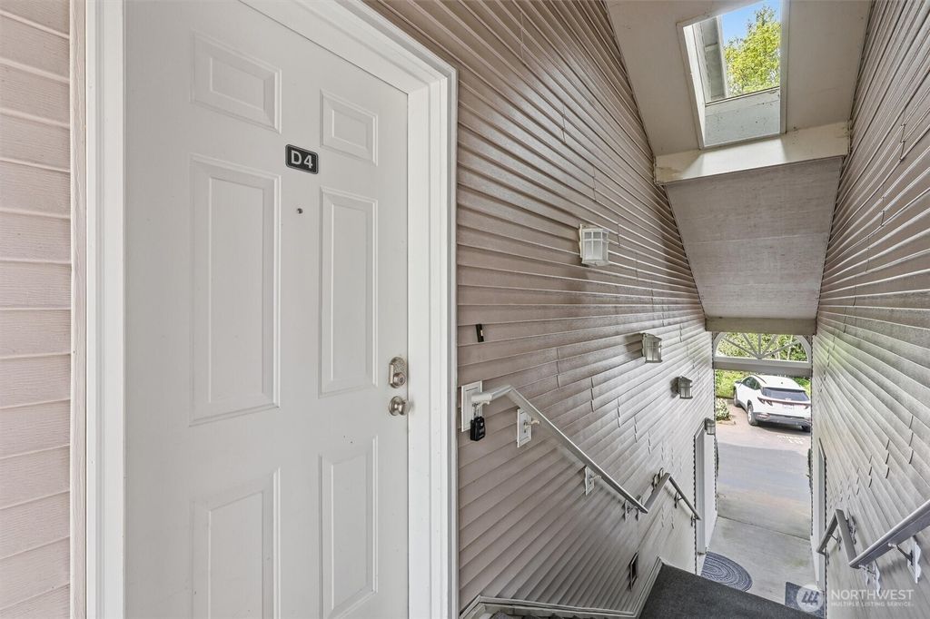 Photo of 601 12th Avenue NW #D4, Issaquah, WA 98027 (MLS # 2519296)