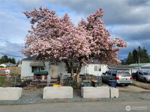Photo of 901 11th Street, Sedro Woolley, WA 98284 (MLS # 2501426)