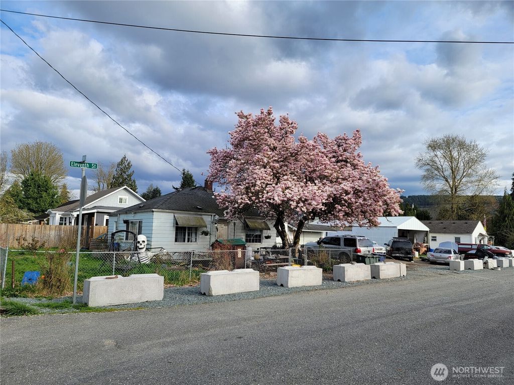Photo of 901 11th Street, Sedro Woolley, WA 98284 (MLS # 2501426)