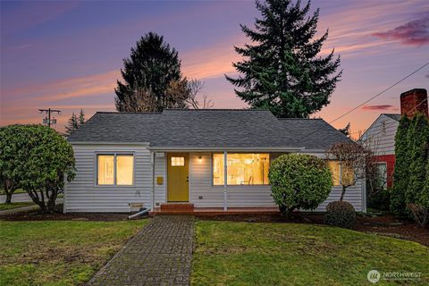 Photo of 2658 35th Avenue W, Seattle, WA 98199 (MLS # 2468011)