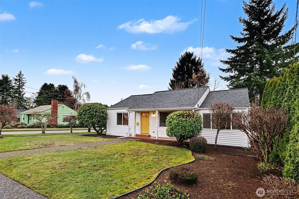 Photo of 2658 35th Avenue W, Seattle, WA 98199 (MLS # 2468011)